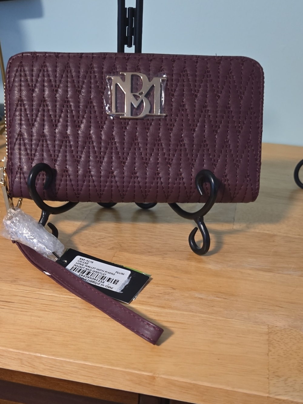 NWTs Badgley Mischka Wristlet       (#91)